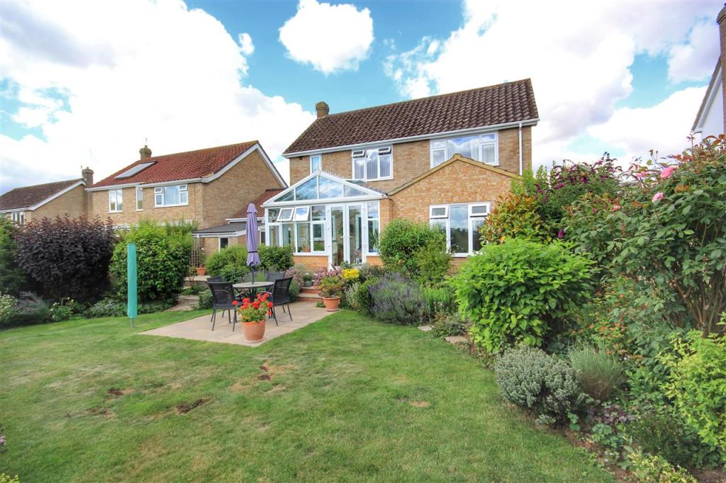 3 bedroom detached house for sale in Harefield, Long Melford, CO10