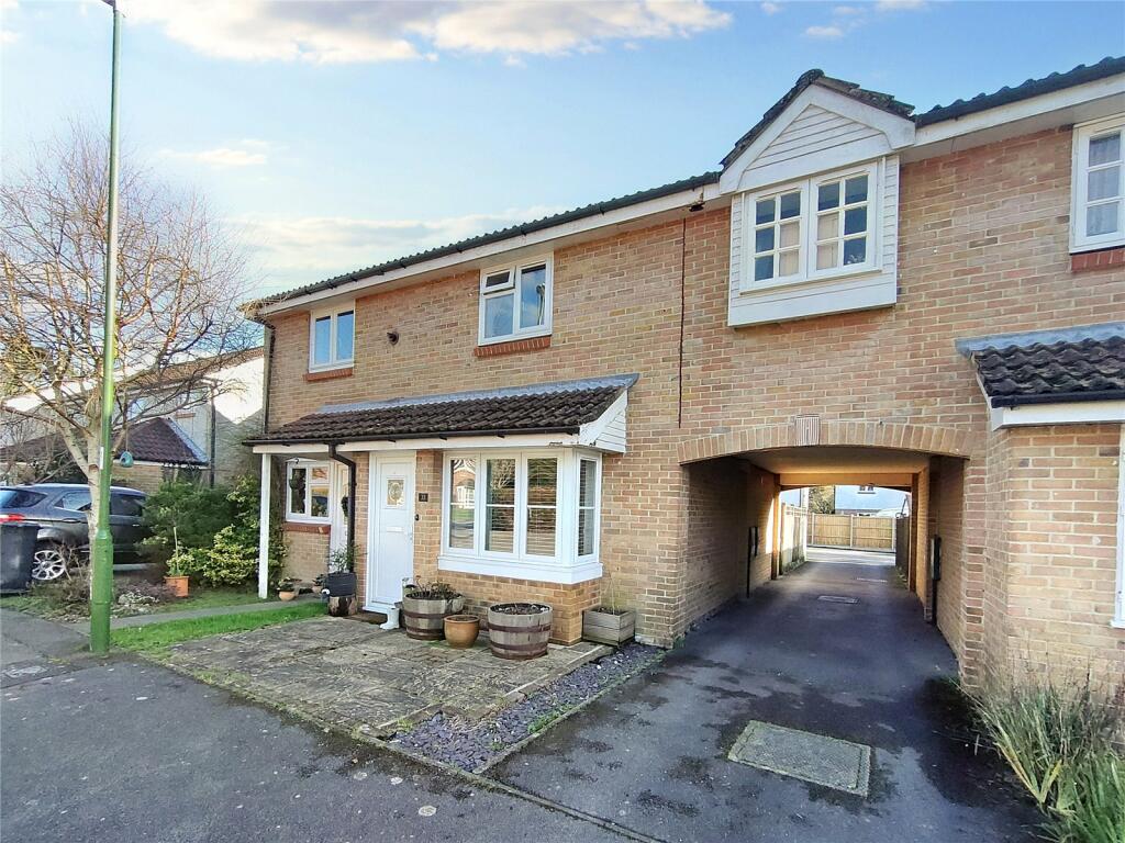 3 bedroom terraced house for sale in Oakwood Close, Midhurst, West Sussex, GU29