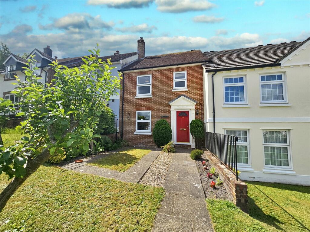 4 bedroom terraced house for sale in Poplar Way, Midhurst, West Sussex, GU29