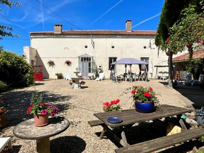 5 bed property in Civray, Poitou Charentes...