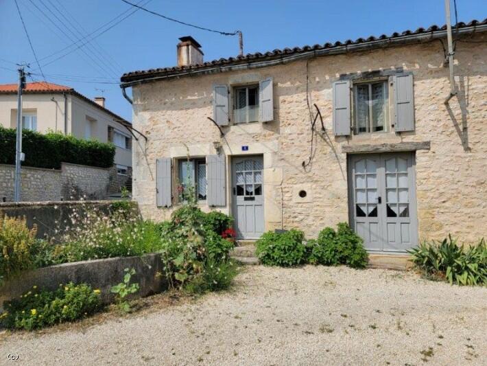 2 bed property in Civray, Poitou Charentes...