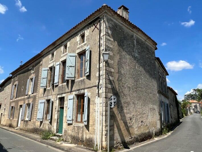 3 bedroom property in Aigre, Poitou Charentes...