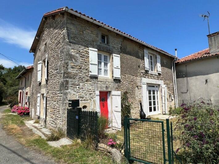 3 bed property for sale in Champagne-Mouton...