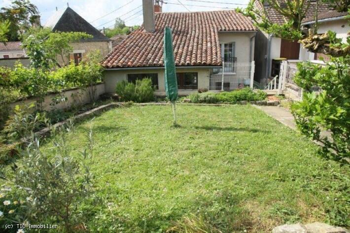 Town House in Charroux...