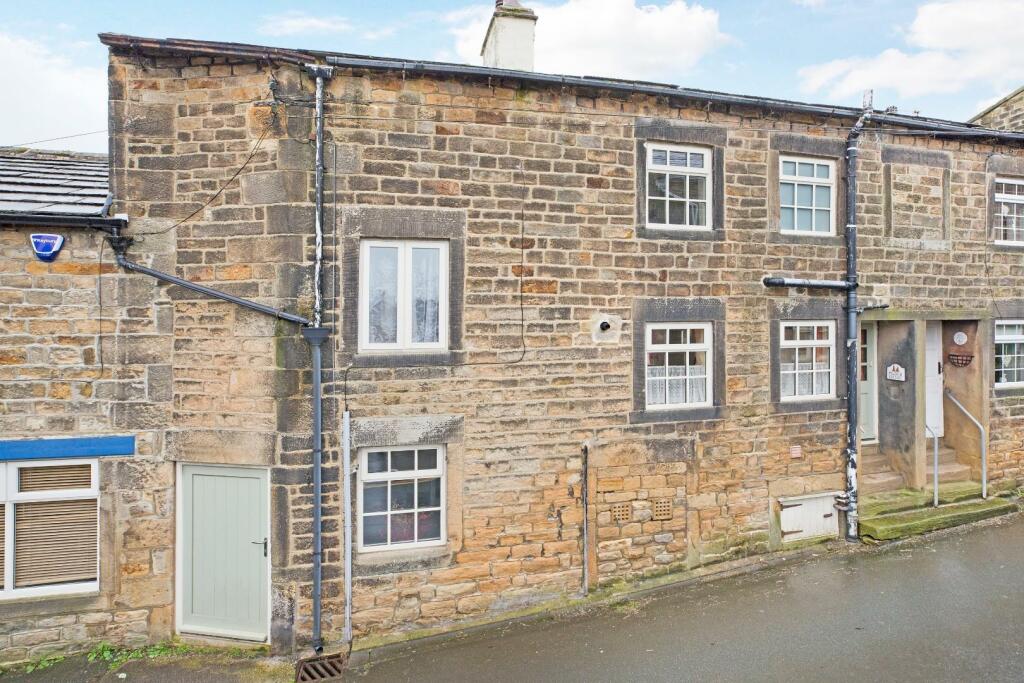 3 bedroom cottage for sale in Chapel Street, Addingham, LS29