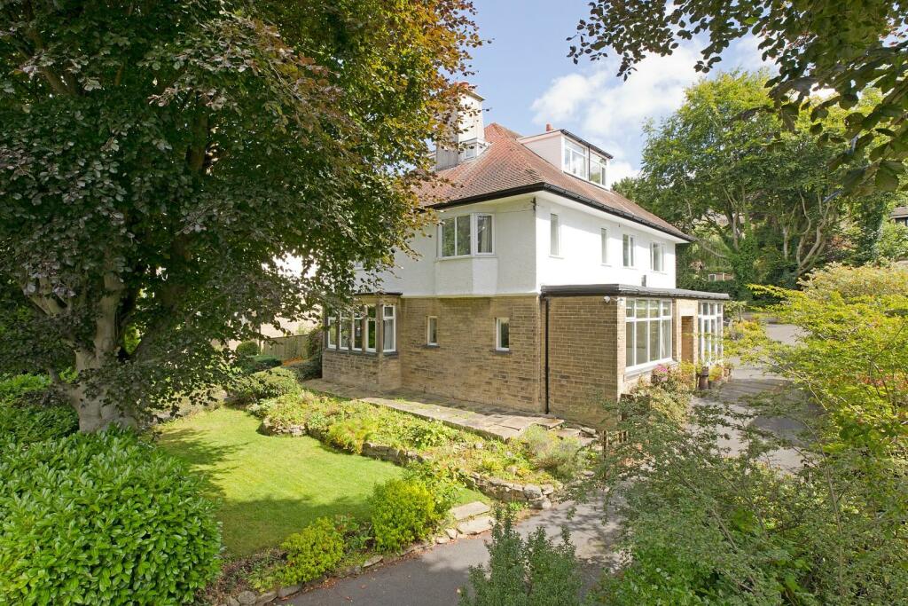 5 bedroom detached house for sale in Villa Road, Bingley, BD16