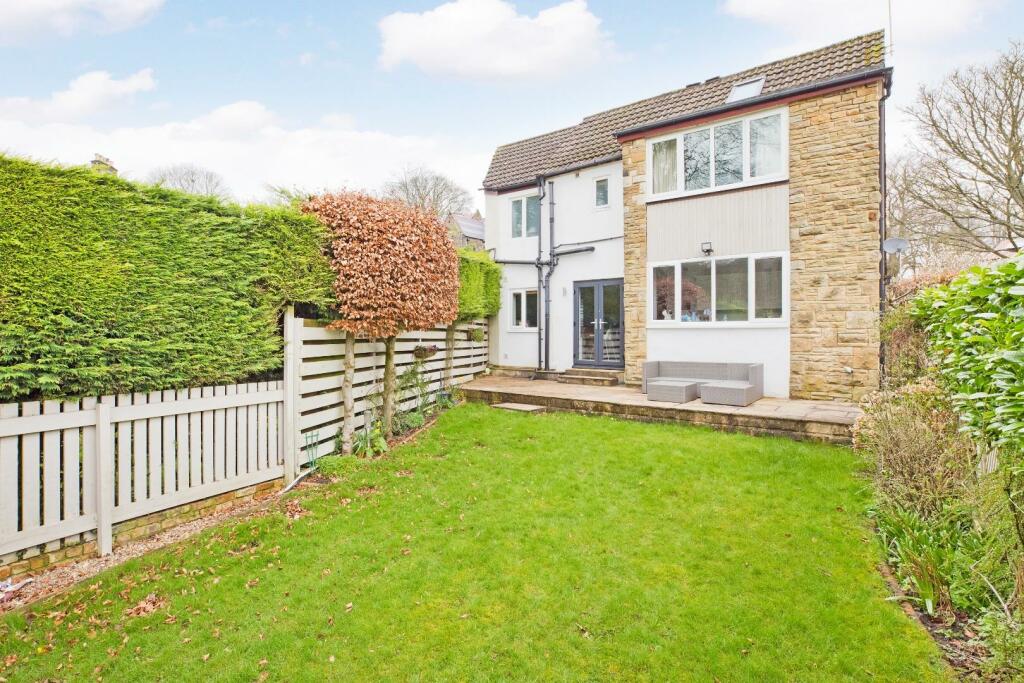 4 bedroom detached house for sale in Fairfax Road, Menston, Ilkley, LS29