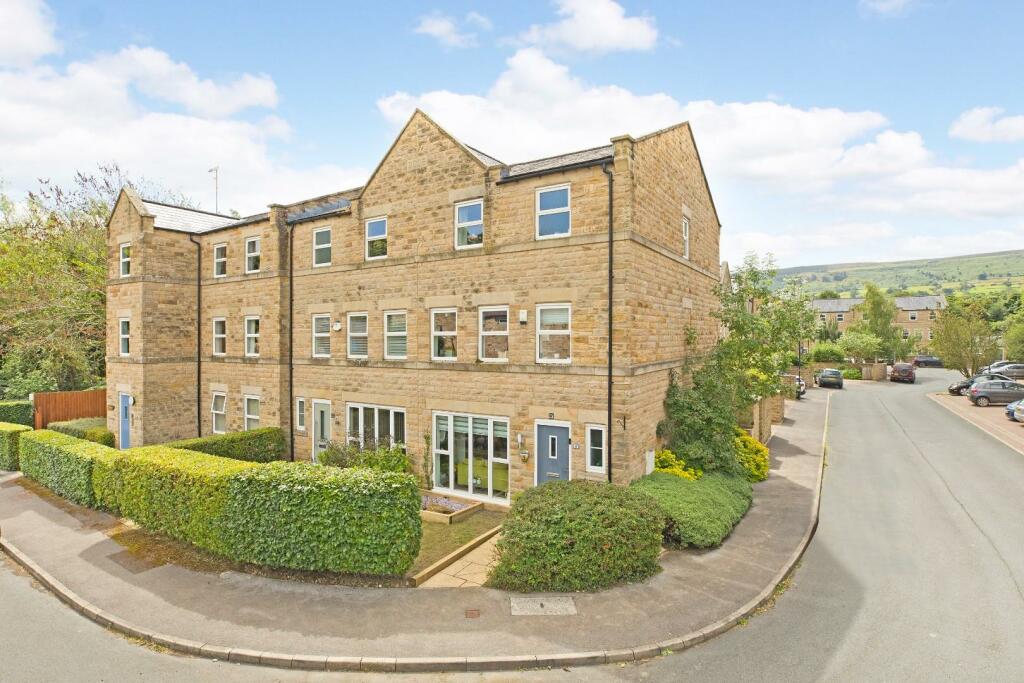4 bedroom town house for sale in Mill Fold, Addingham, Ilkley, LS29