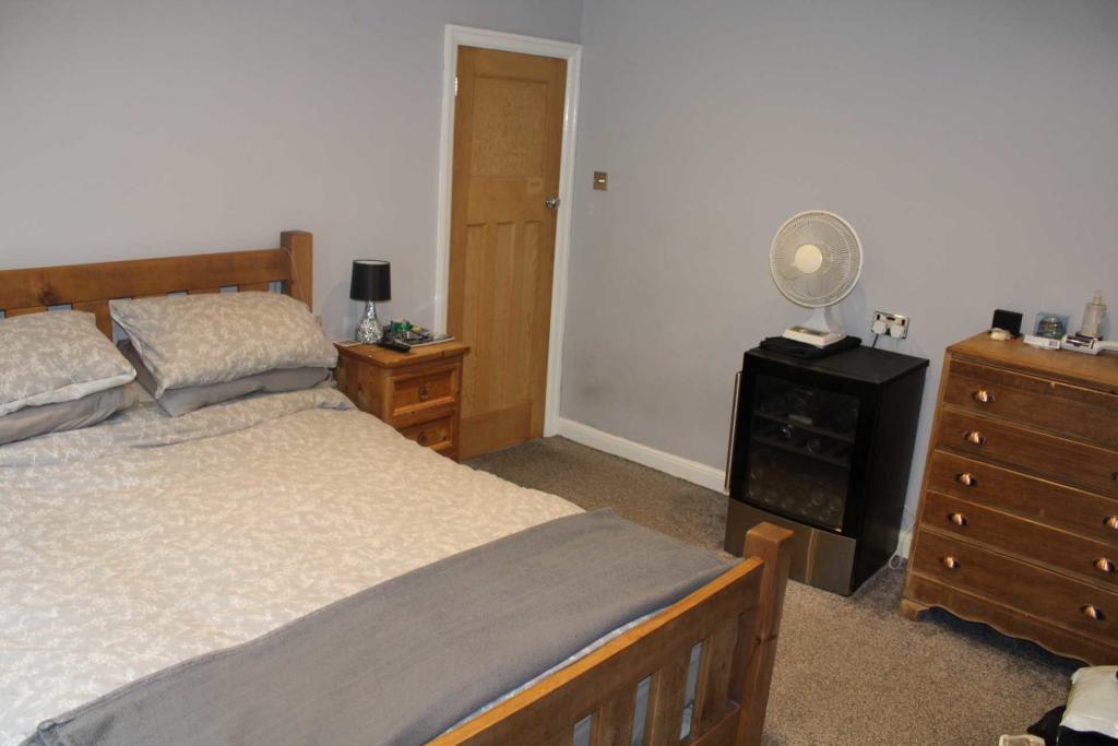 3 bedroom semidetached house for sale in Broadway, Royton, OL2