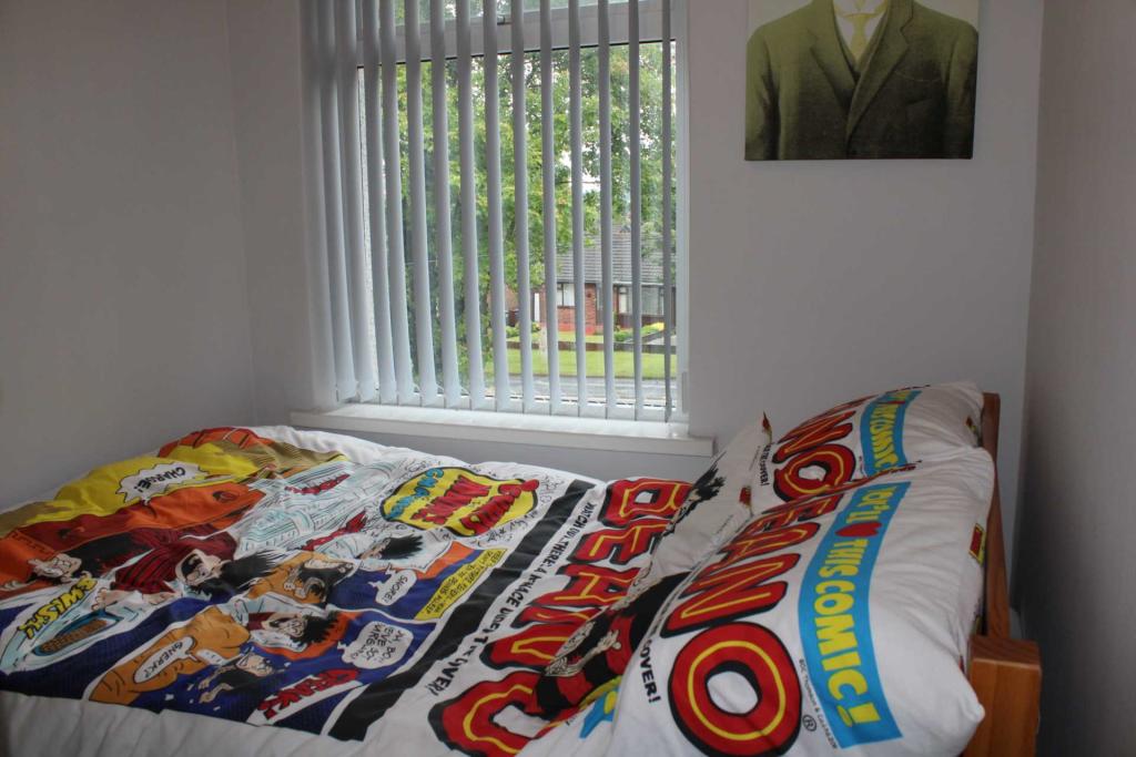 3 bedroom semidetached house for sale in Broadway, Royton, OL2