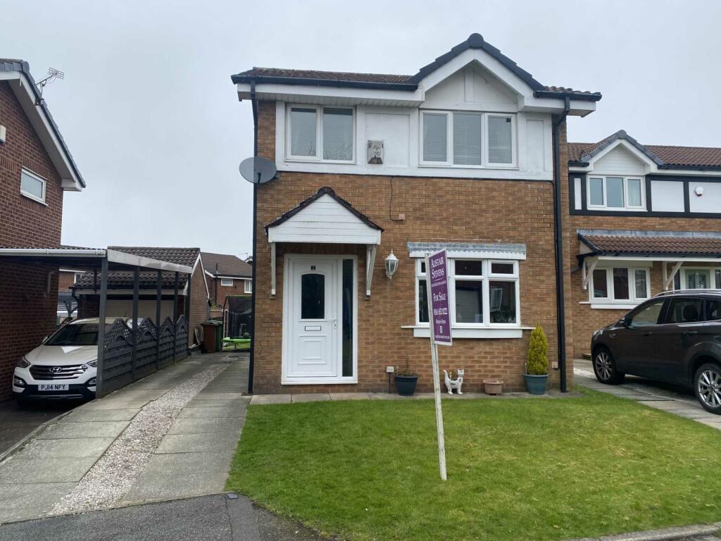 3 bedroom detached house for sale in Arncott Close, Royton, OL2