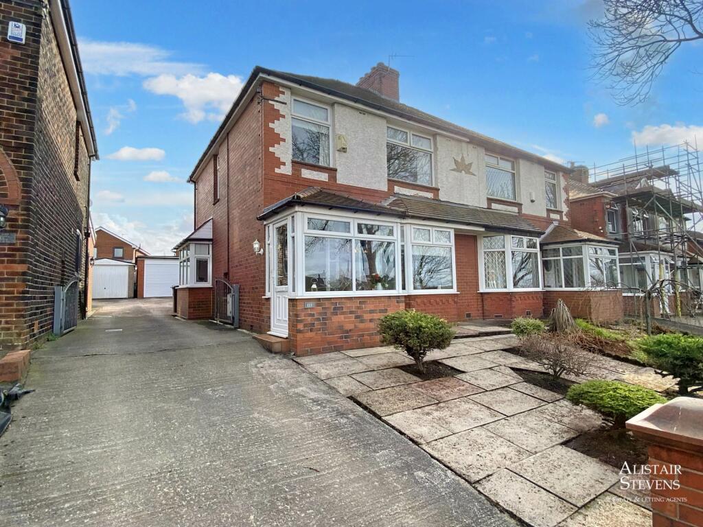 3 bedroom semidetached house for sale in Broadway, Royton, OL2