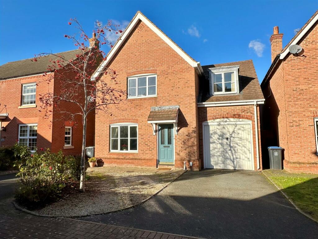 3 bedroom detached house for sale in Pippin Close, BidfordOnAvon