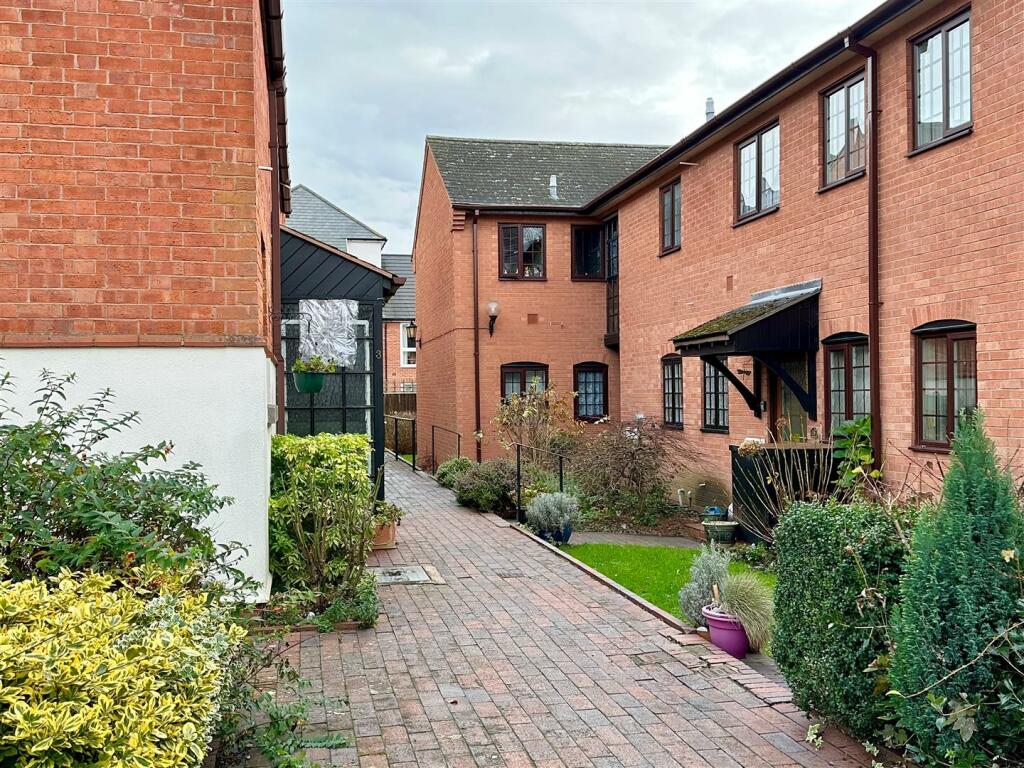 1 bedroom retirement property for sale in Oversley House, Kinwarton