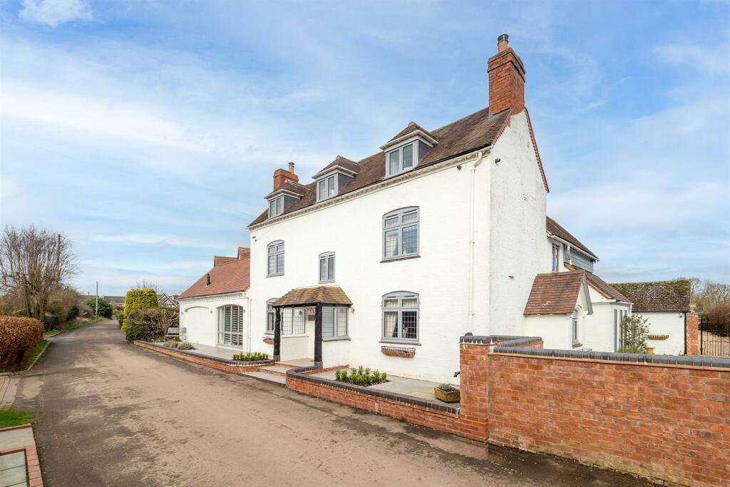 5 bedroom detached house for sale in Middletown, Studley, B80