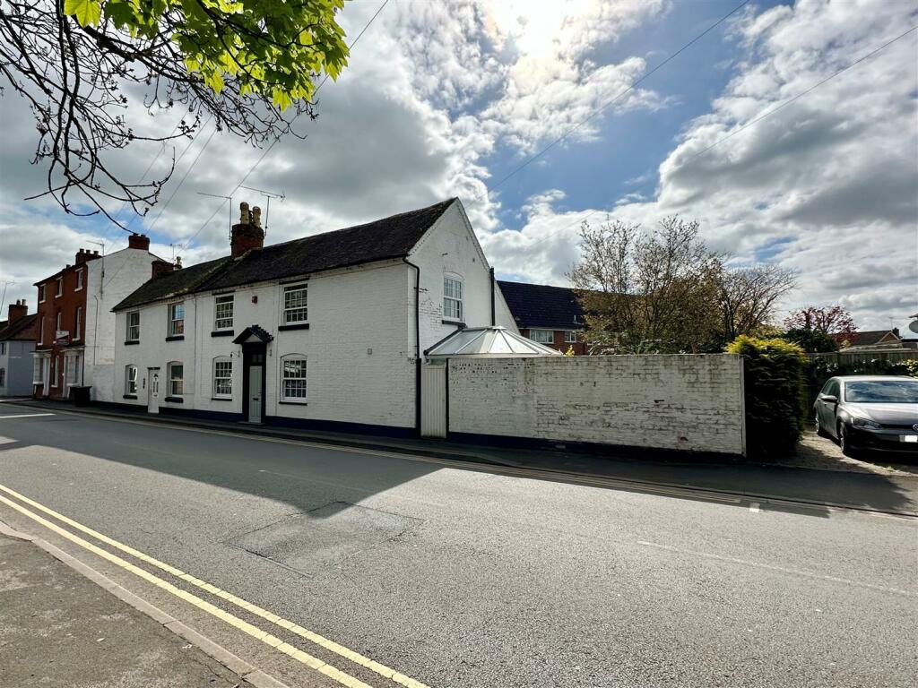 3 bedroom semidetached house for sale in Evesham Street, Alcester, B49