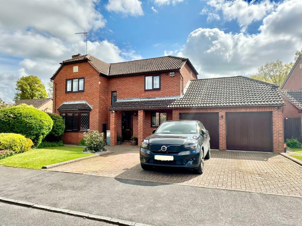 4 bedroom detached house for sale in Greville Road, Alcester, B49