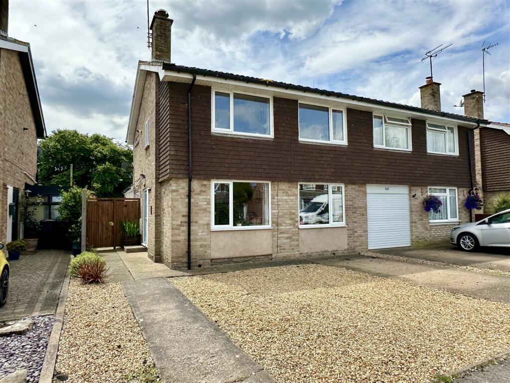 3 bedroom semidetached house for sale in Newport Drive, Alcester, B49