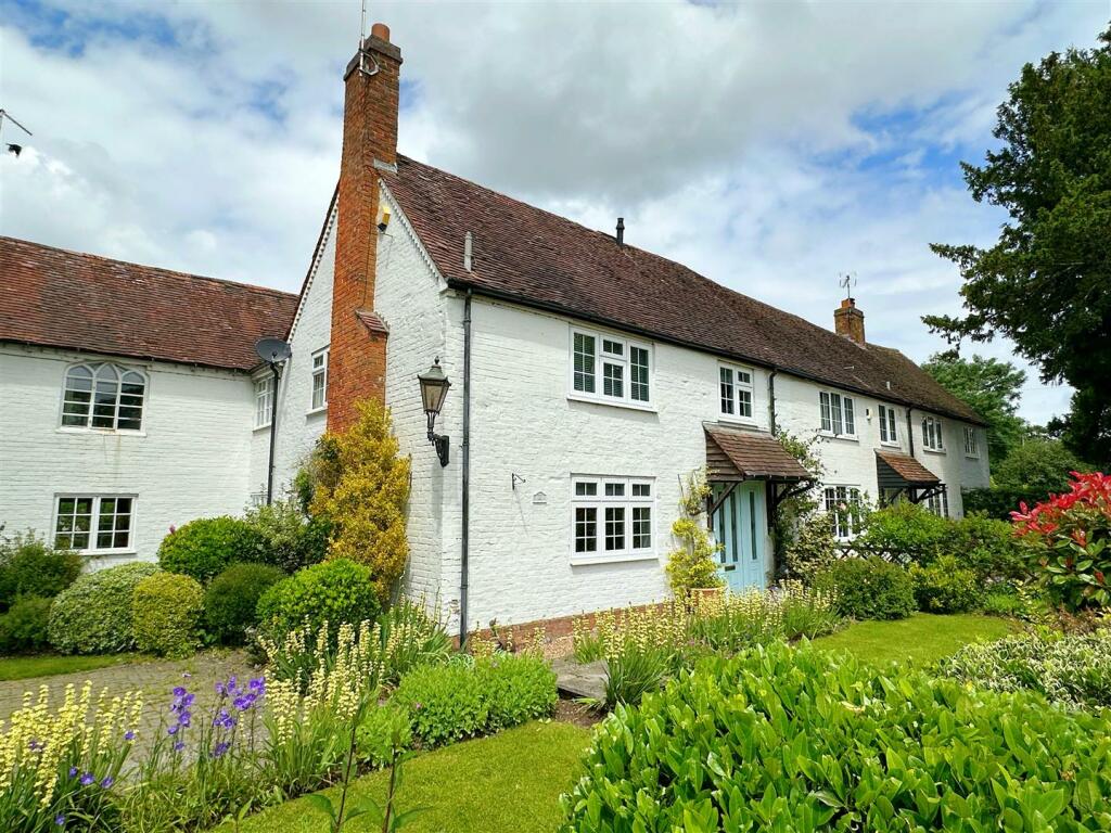 2 bedroom character property for sale in Arrow Grange, Alcester, B49