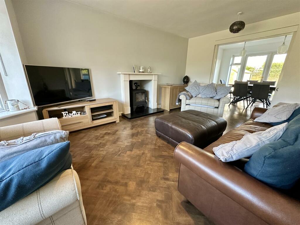 Additional property image - Coleshill Close, Hunt End, Redditch