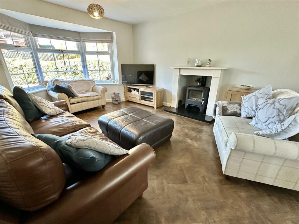 Additional property image - Coleshill Close, Hunt End, Redditch