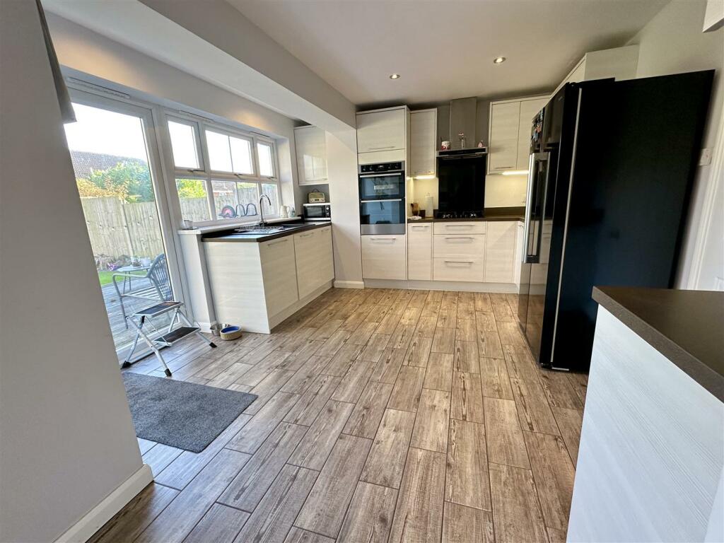 Additional property image - Coleshill Close, Hunt End, Redditch