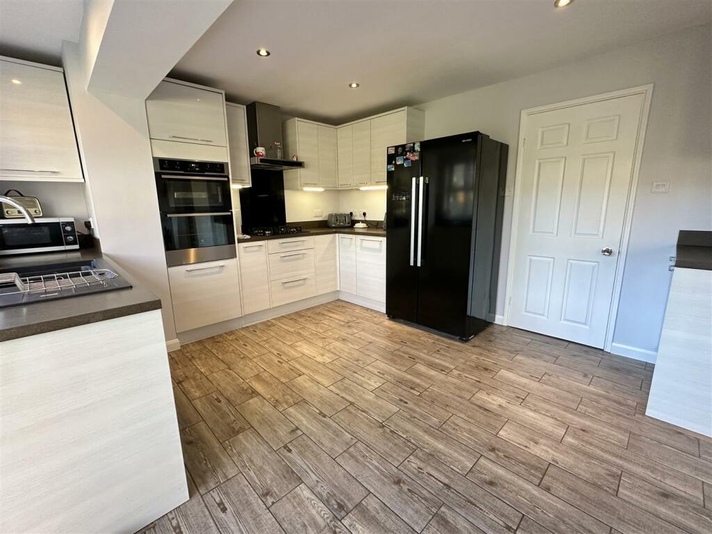 Additional property image - Coleshill Close, Hunt End, Redditch