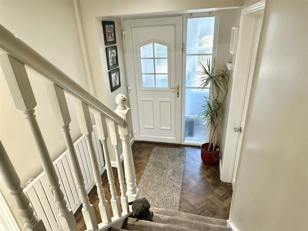 Additional property image - Coleshill Close, Hunt End, Redditch
