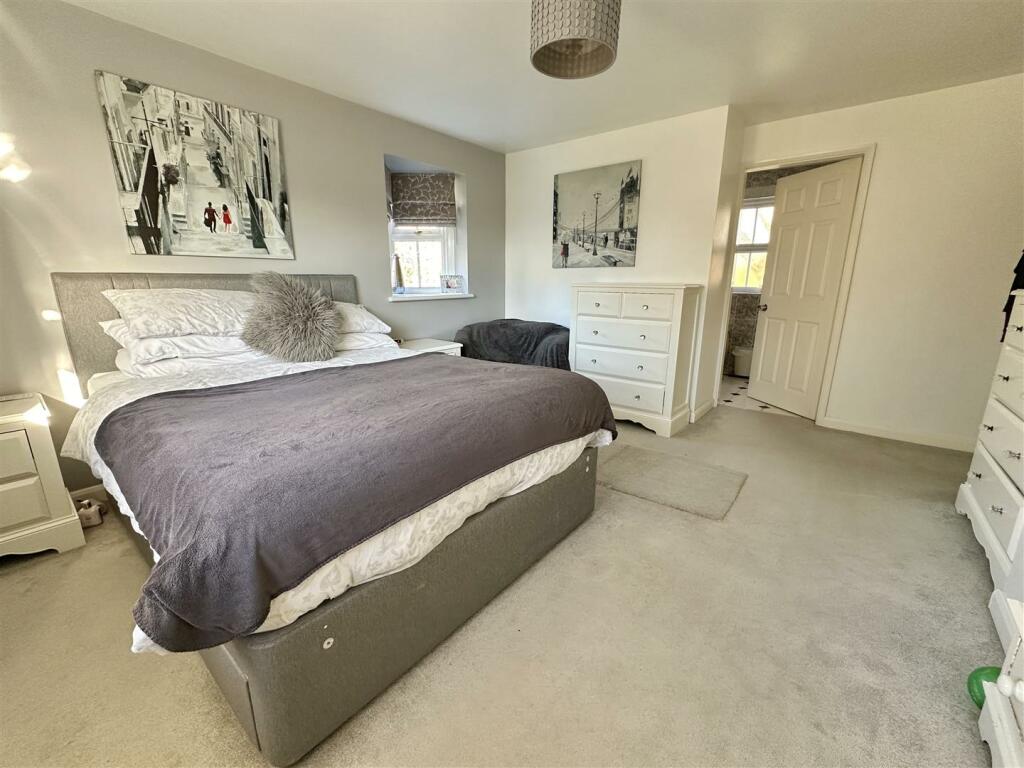 Additional property image - Coleshill Close, Hunt End, Redditch