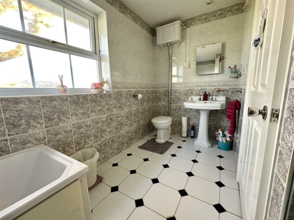 Additional property image - Coleshill Close, Hunt End, Redditch
