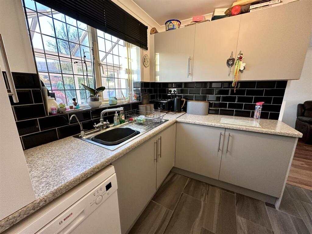 Additional property image - Avon Crescent, Alcester