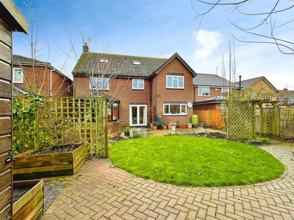 Additional property image - Holt Gardens, Studley