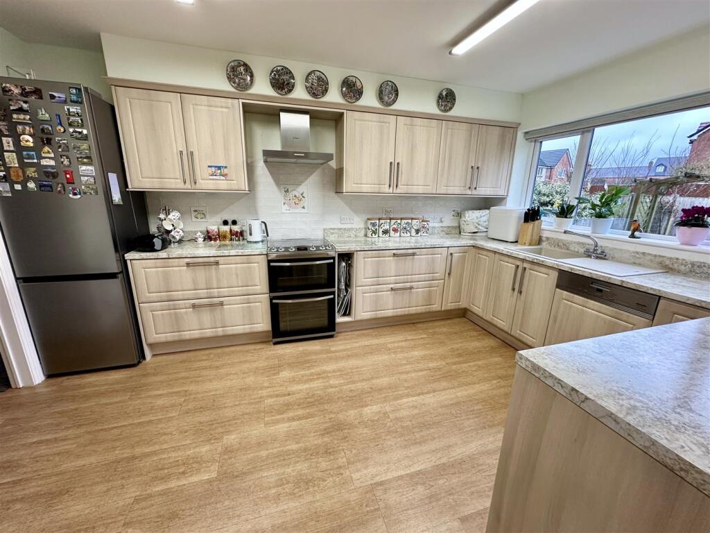 Additional property image - Holt Gardens, Studley