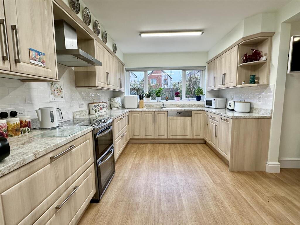 Additional property image - Holt Gardens, Studley