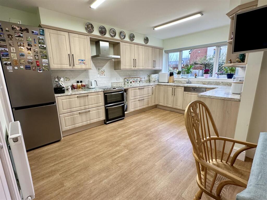 Additional property image - Holt Gardens, Studley