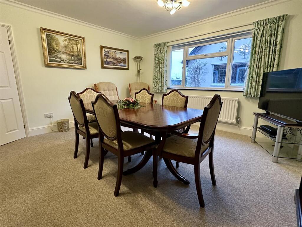 Additional property image - Holt Gardens, Studley