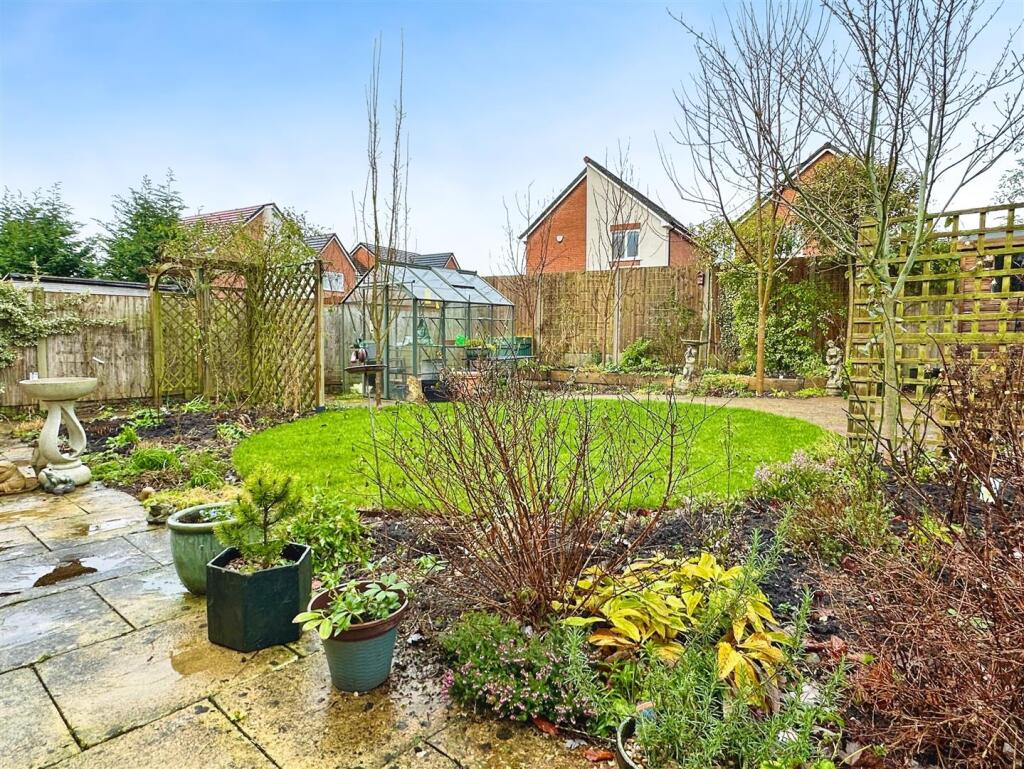 Additional property image - Holt Gardens, Studley