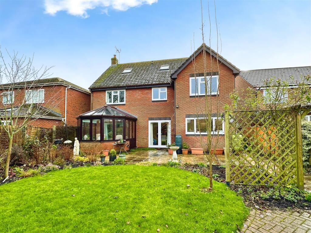 Additional property image - Holt Gardens, Studley