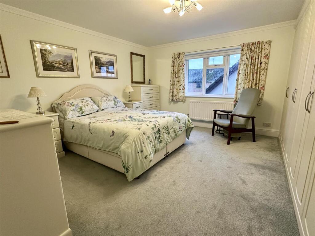 Additional property image - Holt Gardens, Studley