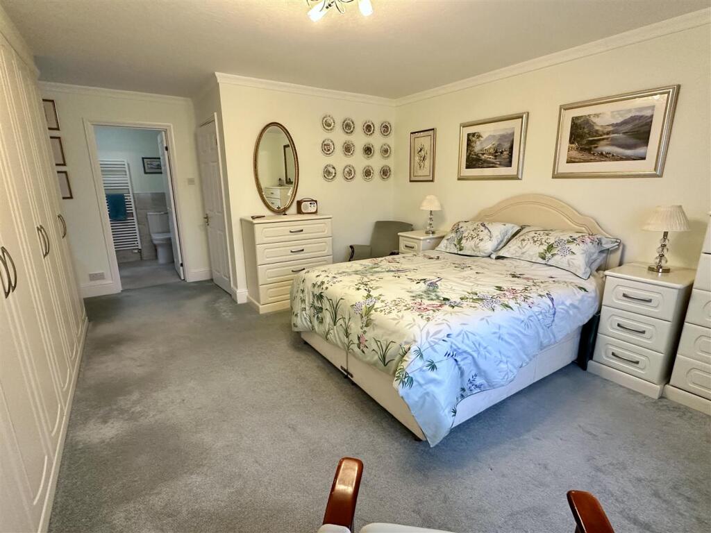 Additional property image - Holt Gardens, Studley