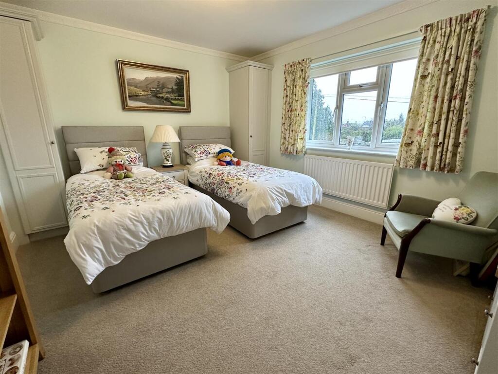 Additional property image - Holt Gardens, Studley
