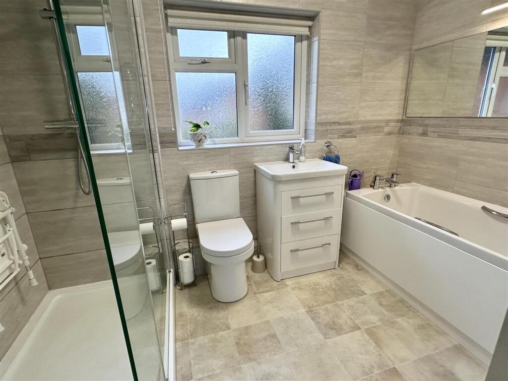 Additional property image - Holt Gardens, Studley