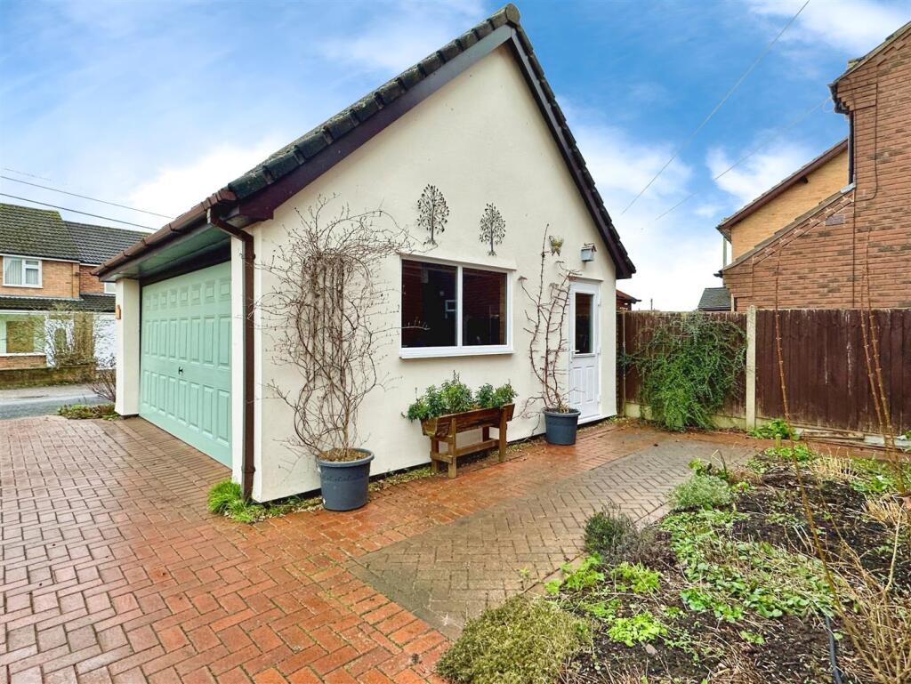 Additional property image - Holt Gardens, Studley