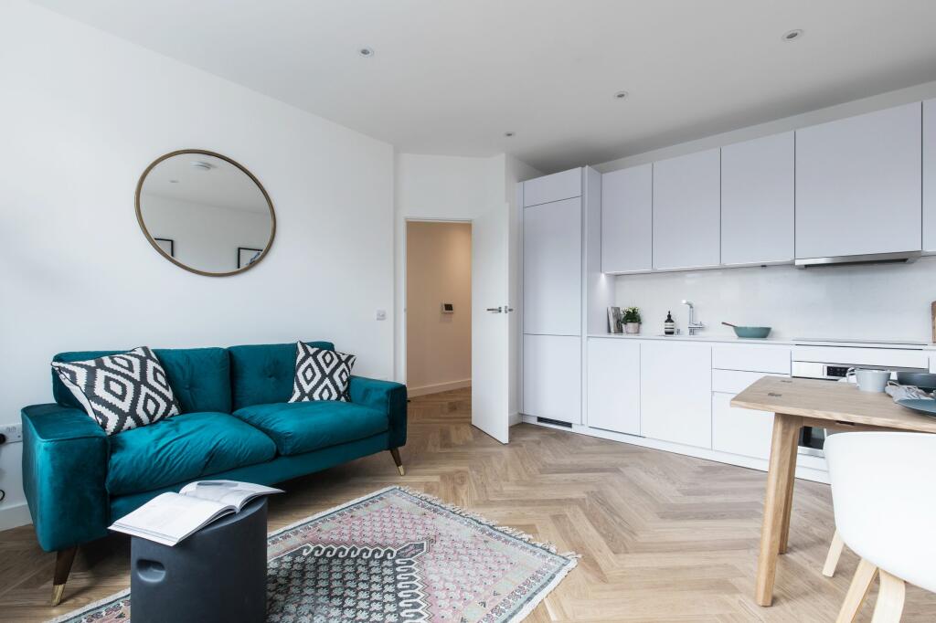 2 bedroom flat for rent in Avenue House, Allitsen Road, NW8