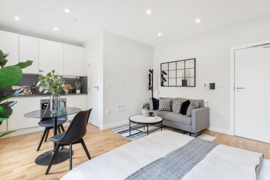Main image of property: Flat 43, Kingscroft House 27 Cedar Road