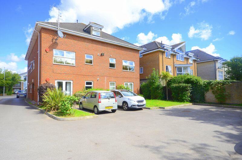2 bedroom flat for rent in 151 Richmond Park Road, Bournemouth, BH8