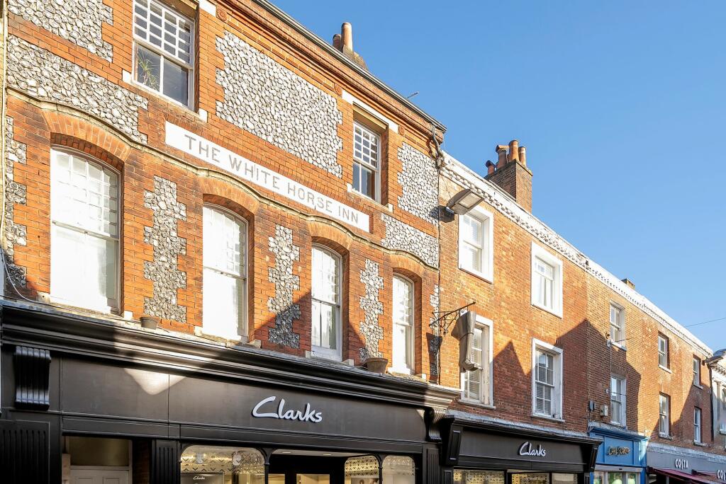 2 bedroom flat for rent in High Street, Winchester, SO23
