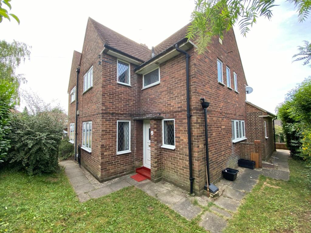 3 bedroom semi-detached house for rent in Fox Lane, Winchester, SO22