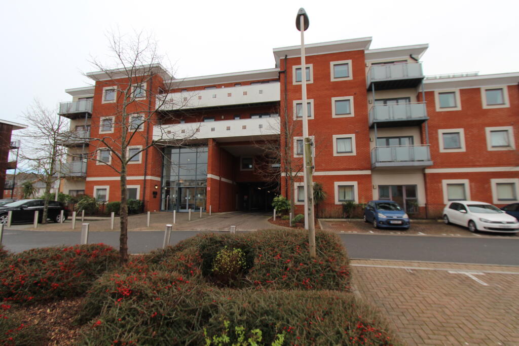 2 bedroom flat for sale in Rushley Way, Reading, RG2