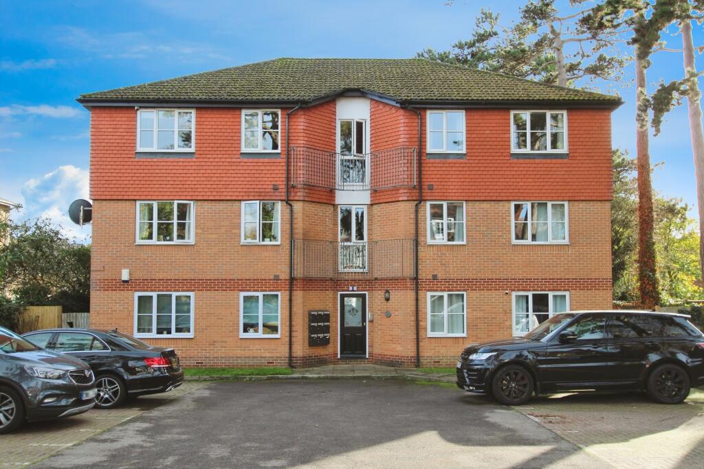 Main image of property: 15 Westcote Road, Reading, Reading, RG30